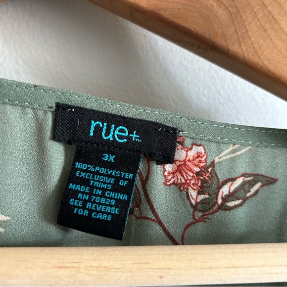 Rue plus green floral flows top blouse sz 3X - Picture 5 of 9